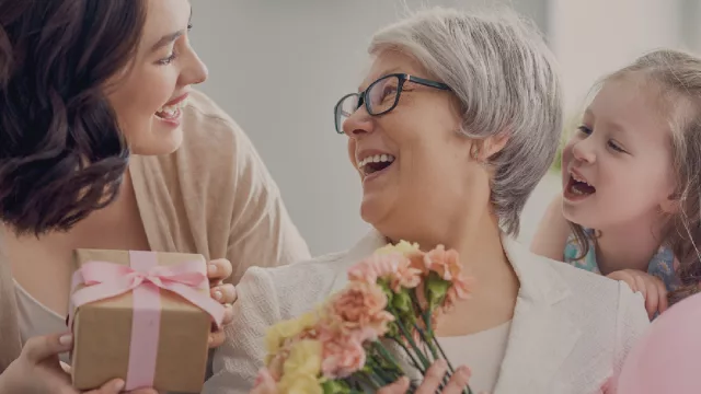 A ver qué le regalo a mamá (más de la mitad de los uruguayos investigó online antes de concretar su compra por el Día de la Madre)