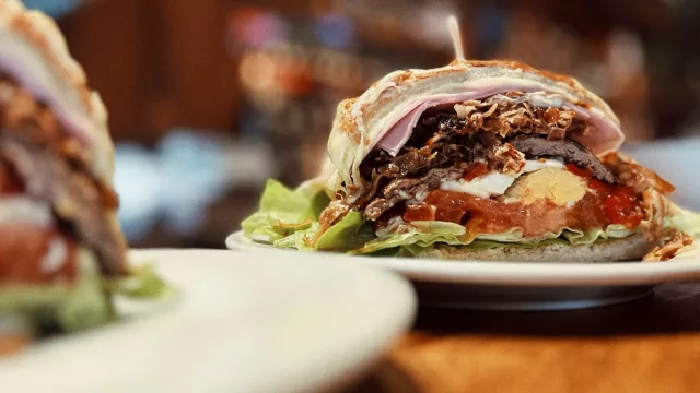 ¿Cuáles son los mejores lugares donde comer chivito en Uruguay? (Esto dicen los expertos)
