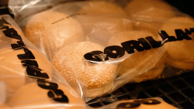 De hacer 400 panes por semana a producir 15.000 por día (la historia detrás de Gorilla’z y el boom hamburguesero)