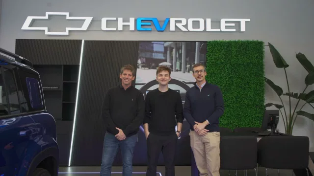 Un emprendedor de 26 años, una app inclusiva y un nuevo desembarco (el acuerdo entre Asteroid Technologies y Chevrolet Uruguay)