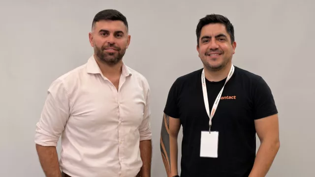 WhatsApp como “reloj de fichada”: una startup aterriza en Uruguay para reemplazar relojes biométricos