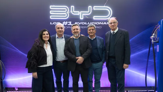 Tesla llegó y el mercado de vehículos eléctricos se “recalentó”: BYD actualizó precios y proyecta cerrar el año con 11.500 unidades vendidas