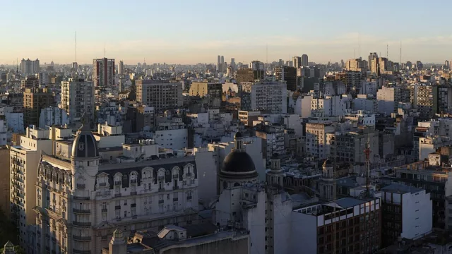 Más cerca de cruzar el charco (Kosak abrirá una oficina en Buenos Aires tipo “embajada” antes de fin de año)