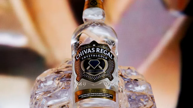 Parece gin, parece vodka… pero no, es whisky (Chivas Regal presenta Crystalgold)