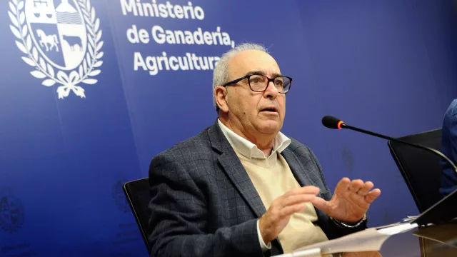 Fratti desembarca en Artigas para reforzar el operativo contra la garrapata
