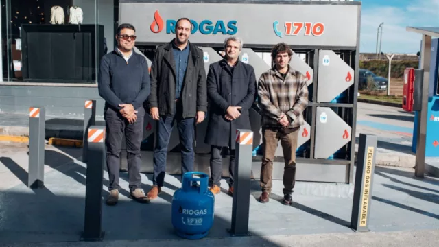 Una más y van… (Riogas inaugura nueva máquina expendedora automática de supergás)