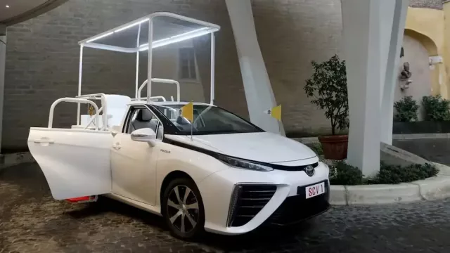 No más Renault: los dos Papa Móvil para León XIV serán hechos por Toyota (y la marca los dona)