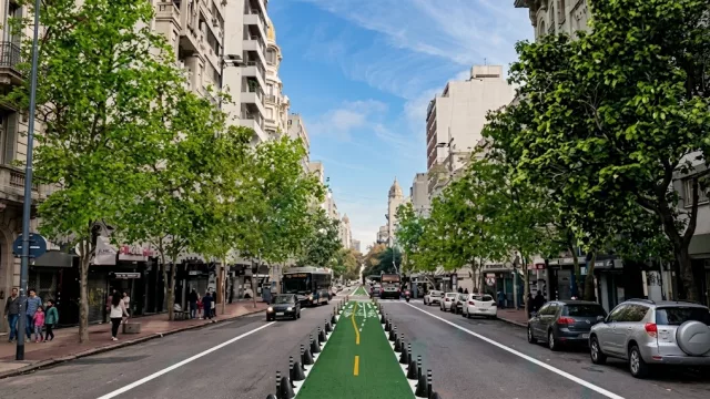 Cuando el “se alquila y se vende” se vuelve paisaje (qué está pasando en la Avenida 18 de Julio y sus 53 locales vacíos)