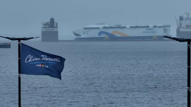 El China Zorrilla ya está en Uruguay (el gigante eléctrico de 130 metros, llegó al Río de la Plata y se pone a punto)