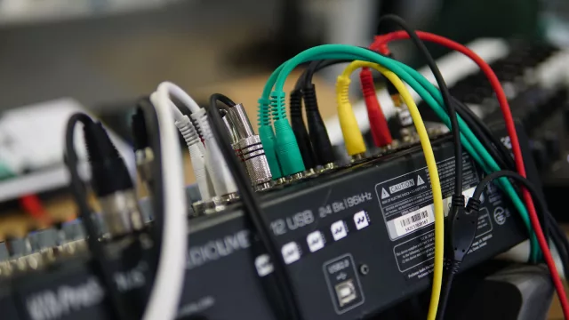 Neutrik apuesta a Uruguay y profundiza su expansión regional (del audio profesional a la salud, industria y transmisión de datos)