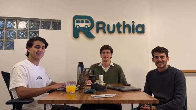 ¡Hay lugar en la camioneta! (Ruthia busca digitalizar el transporte escolar y aprovechar los asientos vacíos)